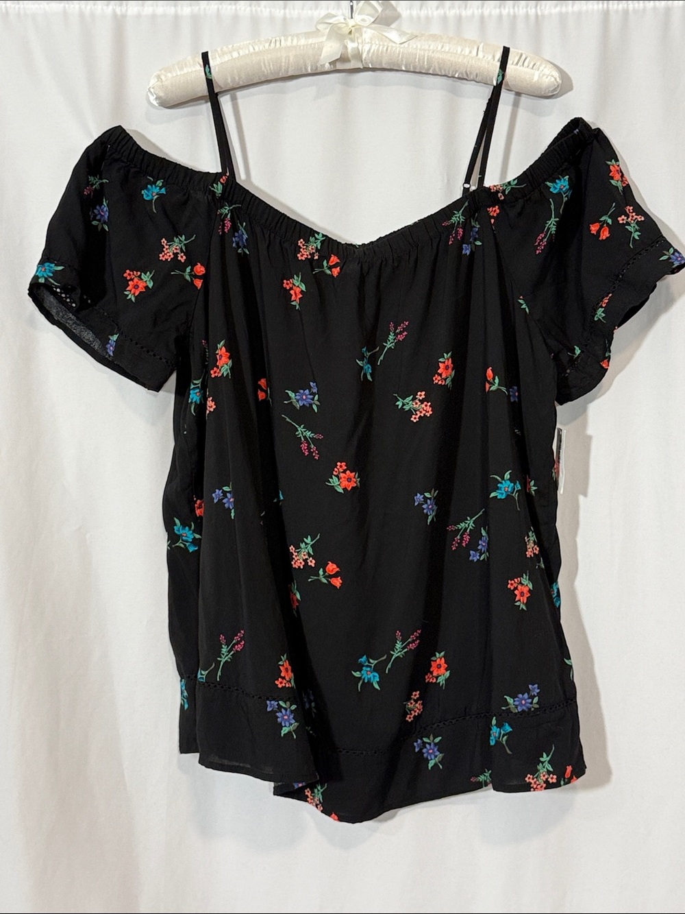 Old Navy Black Off-Shoulder Floral Top